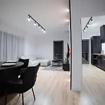 Luxury 2Bedrooms 2 Bath Sleeps 4 Near Promenada Mall With Wifi