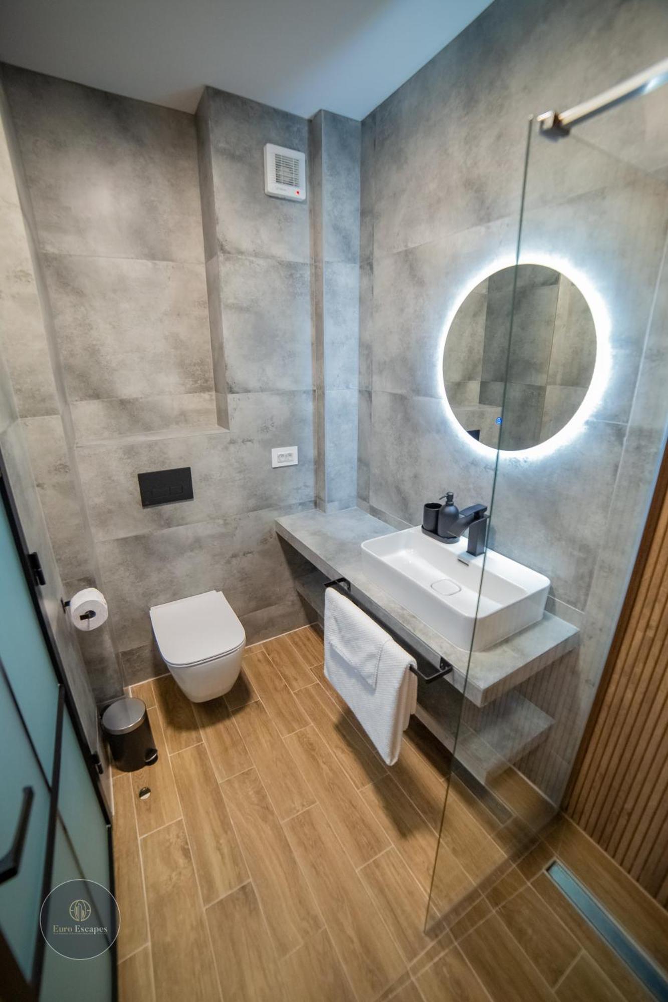 Luxury 2bedrooms 2 Bath Sleeps 4 Near Promenada Mall With Wifi *