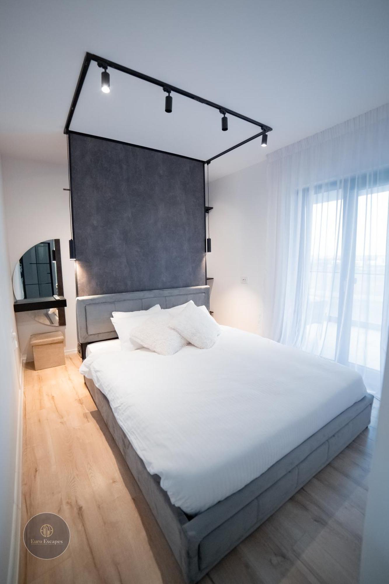 Luxury 2bedrooms 2 Bath Sleeps 4 Near Promenada Mall With Wifi *