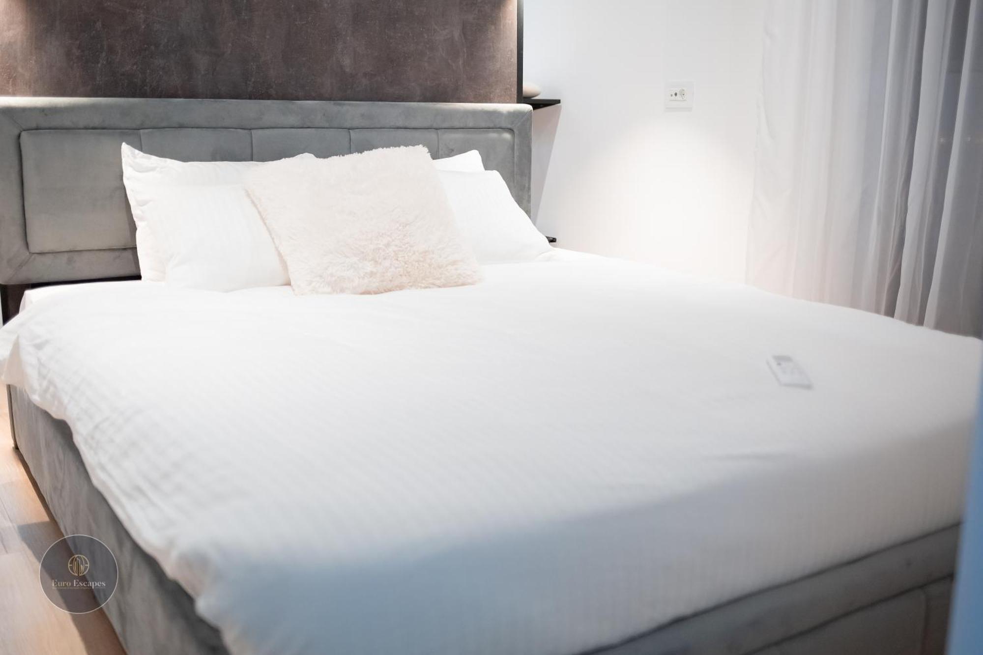 Luxury 2bedrooms 2 Bath Sleeps 4 Near Promenada Mall With Wifi Apartament